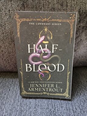 Half-Blood by Jennifer L. Armentrout - Paperback Sprayed Edge
